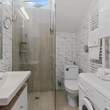 Garibaldi Studio Apartment *