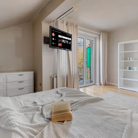 Garibaldi Studio Apartment *