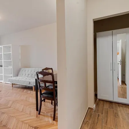 Garibaldi Studio Апартаменты *