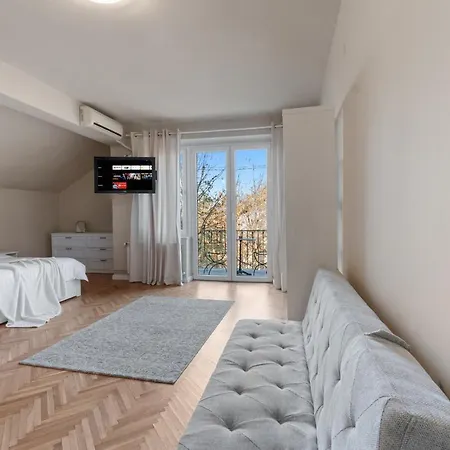 Апартаменты Garibaldi Studio